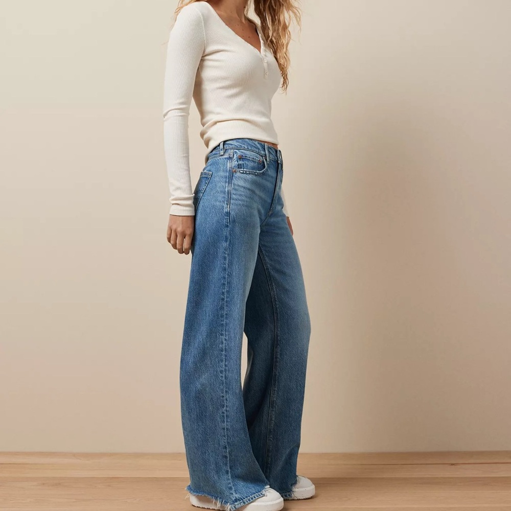 American Eagle Dreamy Drape Super High Rise Baggy Wide Leg Jean *4 Short*